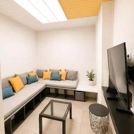 Beautiful House With Garden, Ideal For A Large Group, 9 , 12 Personnes Apartamento