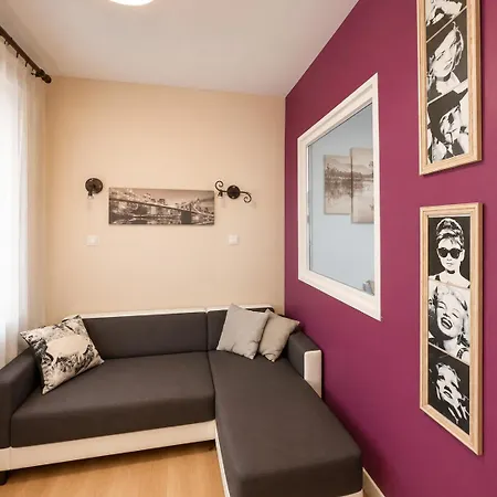 Beautiful House With Garden, Ideal For A Large Group شقة